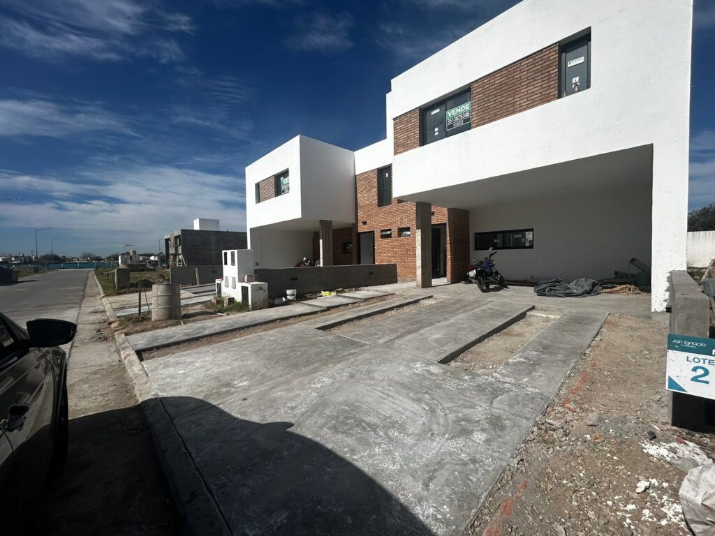 Duplex en San Ignacio Village