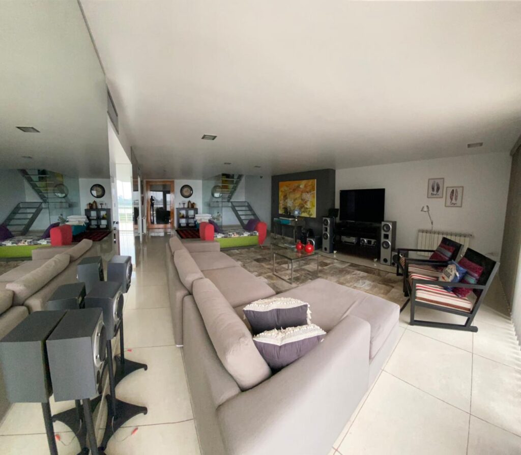 DEPARTAMENTO TRIPLEX EN NUEVA CORDOBA