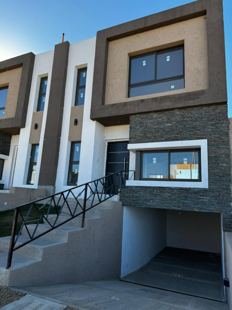 Duplex en Rincones de Manantiales.