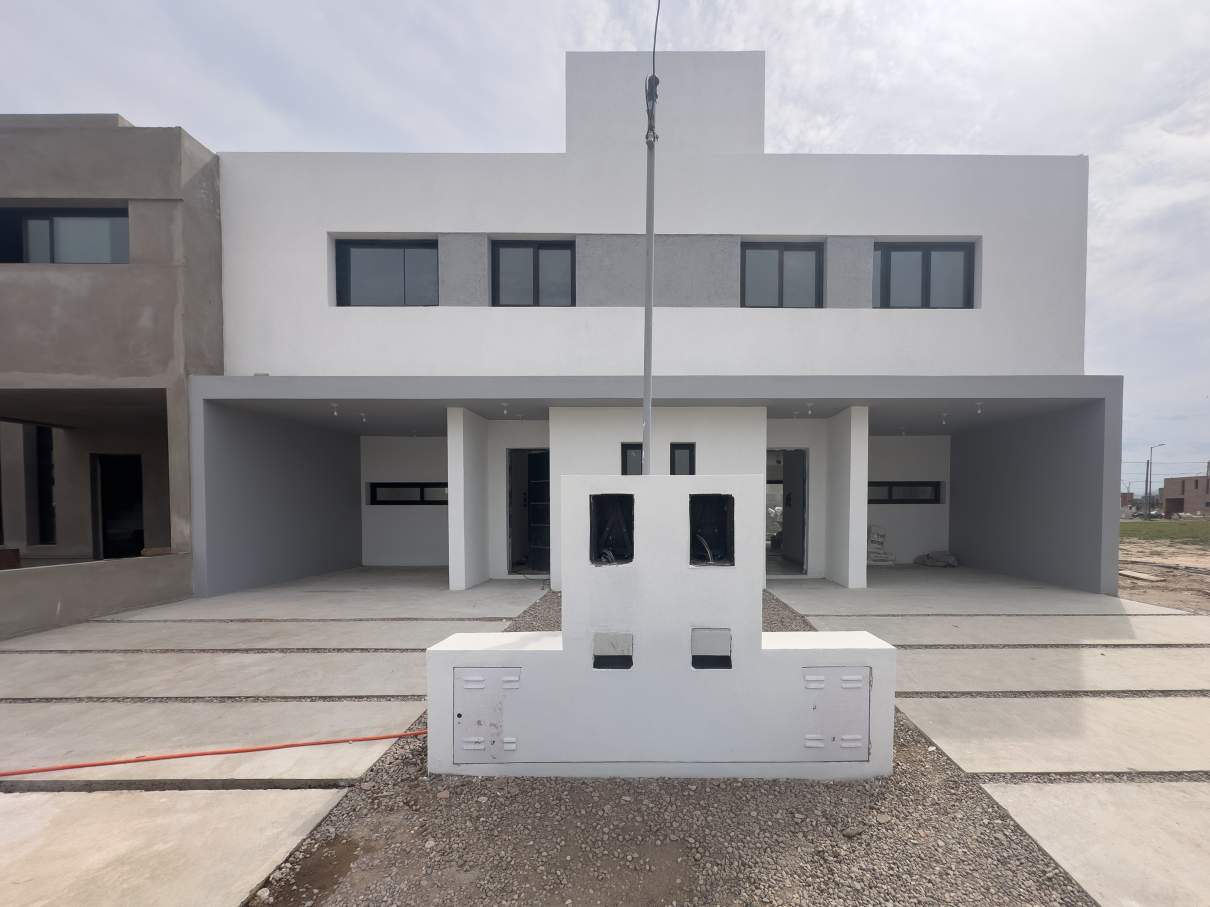 OPORTUNIDAD DUPLEX VENTA 3 DORM QUEBRADAS DE MANANTIALES