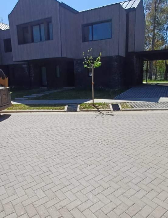 2285_Fi228507.443